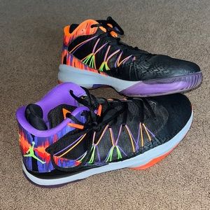 Basketball shoes